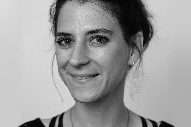 Barbara Kadletz stellt ihre erste Graphic Novel im Literaturhaus Wien vor: Wien in den 1940ern, Swing tanzen als Widerstand, Jazz als verbotene Kunst. Die Wiener Schlurfs und Schlurfkatzen trotzten dem NS-Regime mit Stil und Rhythmus. Mit Illustrator und Verleger Jorghi Poll.